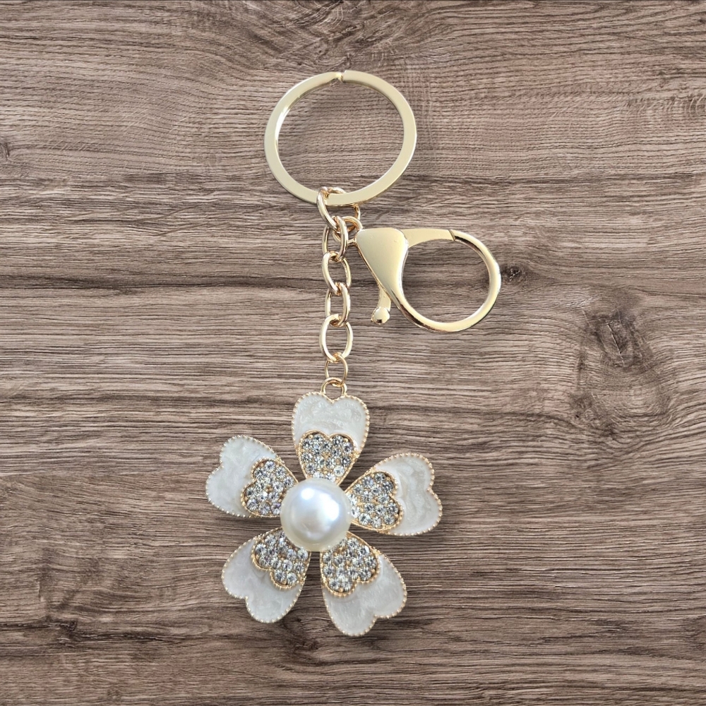 Elegant Gold and White Flower Clover Keychain/Purse‎ Charm